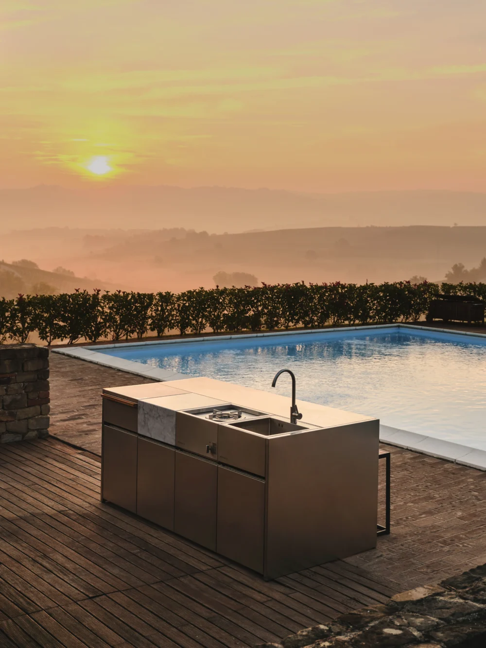 Kitchen Island - Image 9
