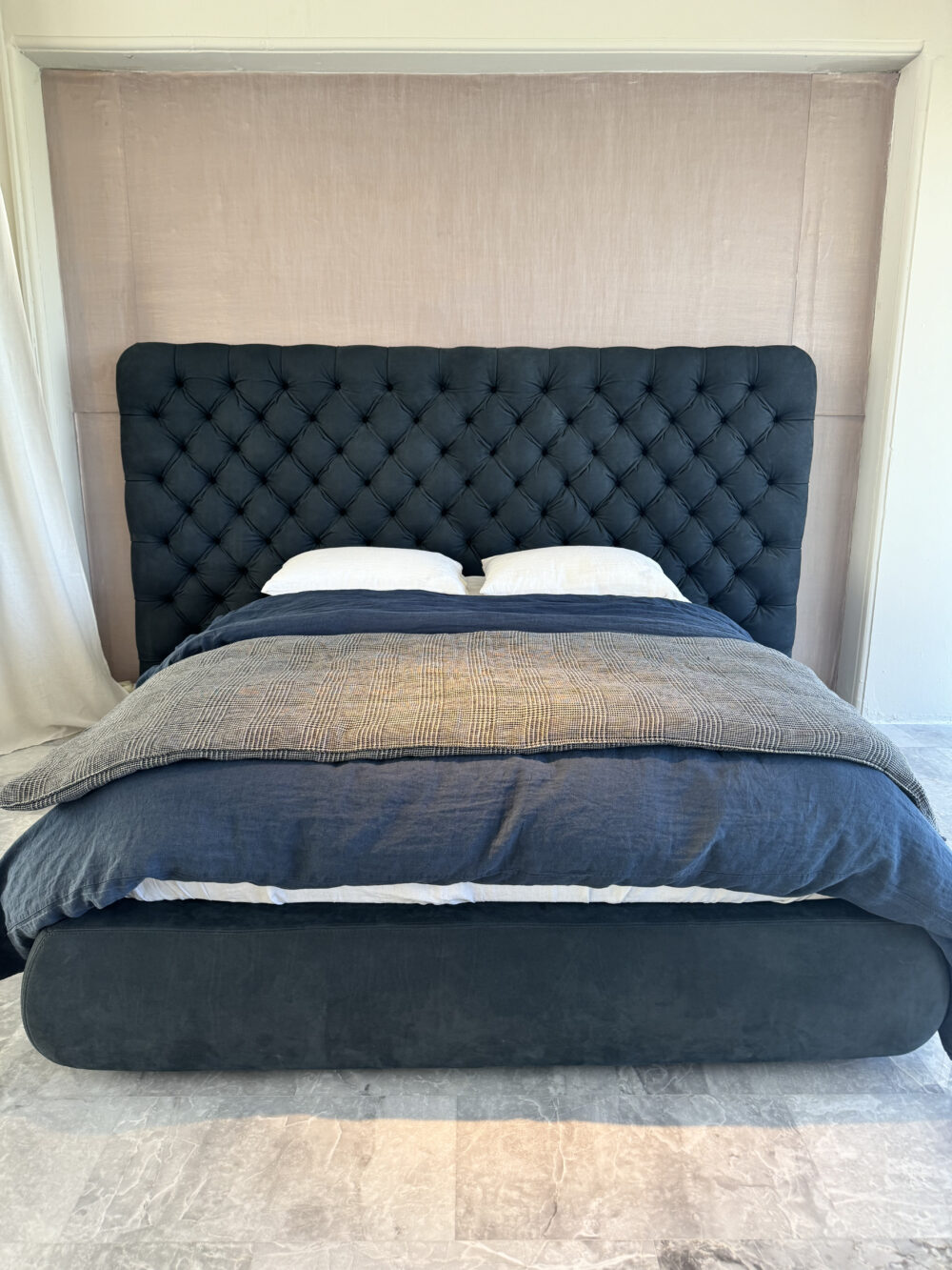 Heaven Bed - Night Blue Nabuck Leather